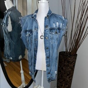 NEW 🆕 Boohoo. Distressed Sleeveless Denim Vest